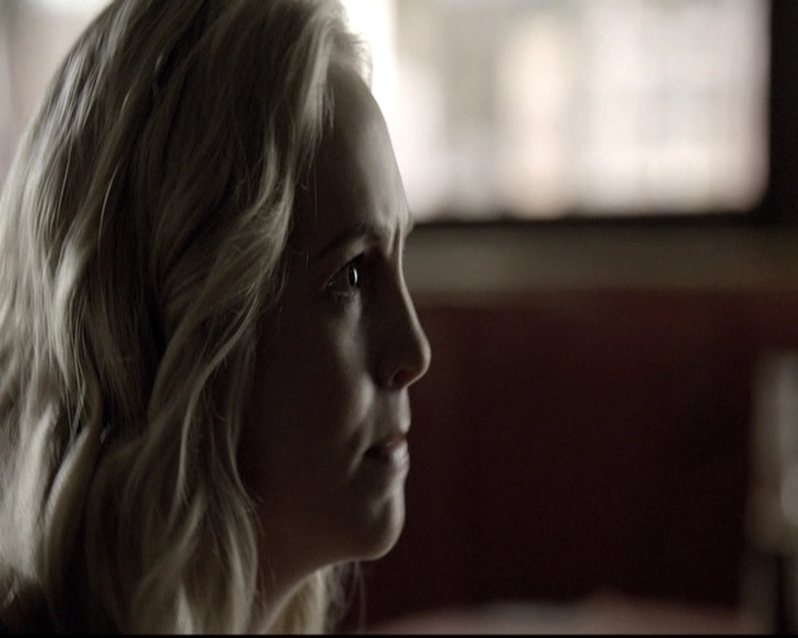 VampireDiariesWorld-dot-nl_6x02YellowLedbetter0328.jpg