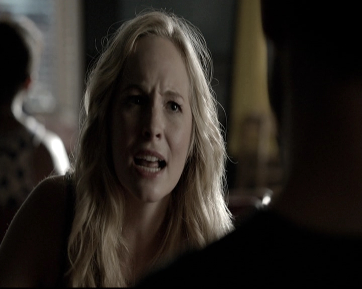 VampireDiariesWorld-dot-nl_6x02YellowLedbetter0329.jpg