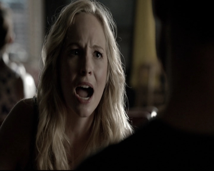 VampireDiariesWorld-dot-nl_6x02YellowLedbetter0330.jpg