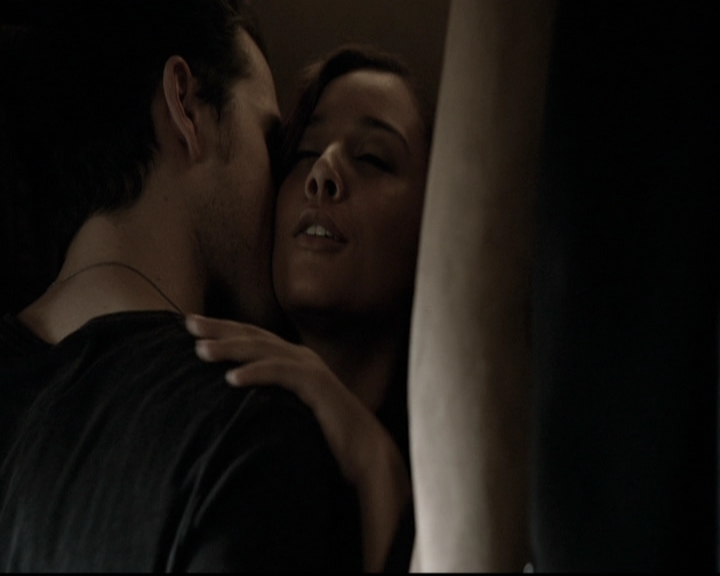 VampireDiariesWorld-dot-nl_6x02YellowLedbetter0347.jpg