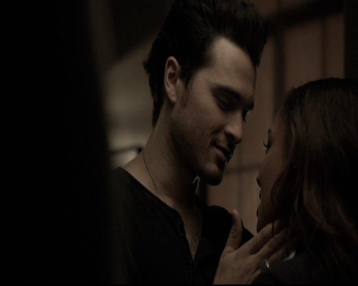 VampireDiariesWorld-dot-nl_6x02YellowLedbetter0351.jpg