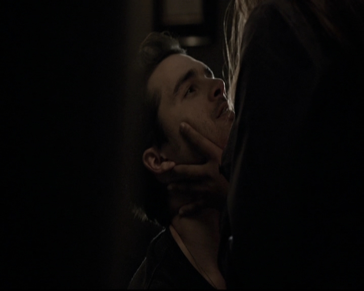 VampireDiariesWorld-dot-nl_6x02YellowLedbetter0371.jpg