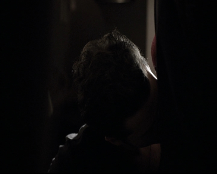 VampireDiariesWorld-dot-nl_6x02YellowLedbetter0375.jpg