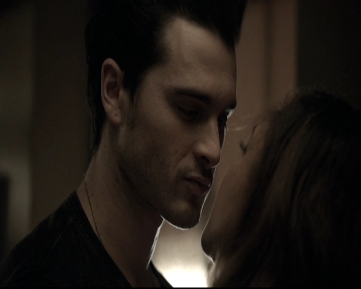 VampireDiariesWorld-dot-nl_6x02YellowLedbetter0384.jpg
