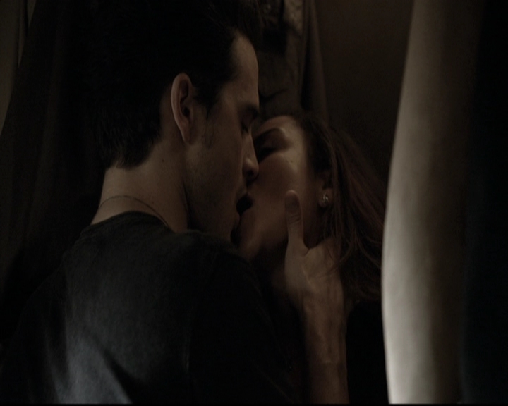 VampireDiariesWorld-dot-nl_6x02YellowLedbetter0385.jpg