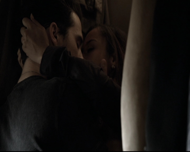 VampireDiariesWorld-dot-nl_6x02YellowLedbetter0387.jpg