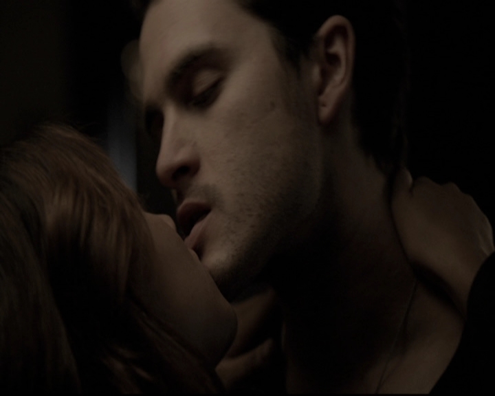 VampireDiariesWorld-dot-nl_6x02YellowLedbetter0389.jpg