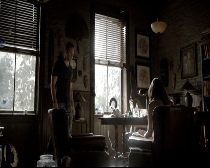 VampireDiariesWorld-dot-nl_6x02YellowLedbetter0406.jpg
