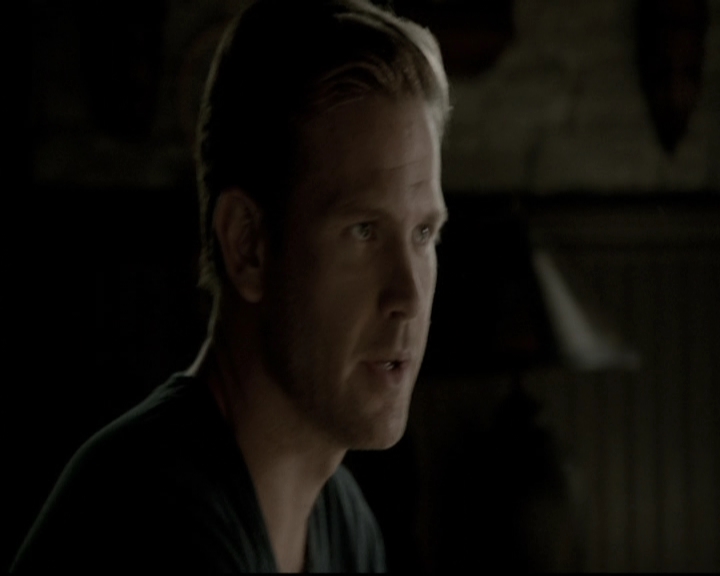 VampireDiariesWorld-dot-nl_6x02YellowLedbetter0411.jpg