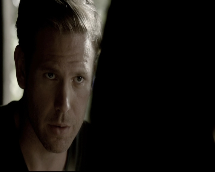 VampireDiariesWorld-dot-nl_6x02YellowLedbetter0416.jpg