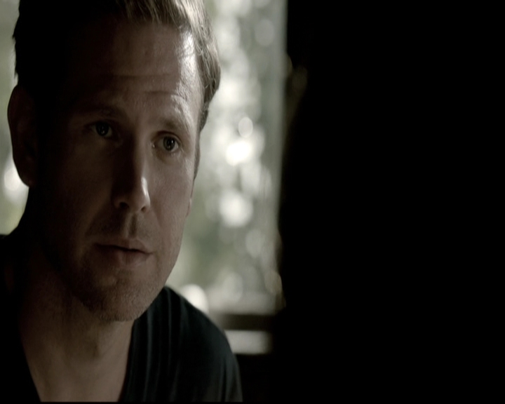 VampireDiariesWorld-dot-nl_6x02YellowLedbetter0420.jpg