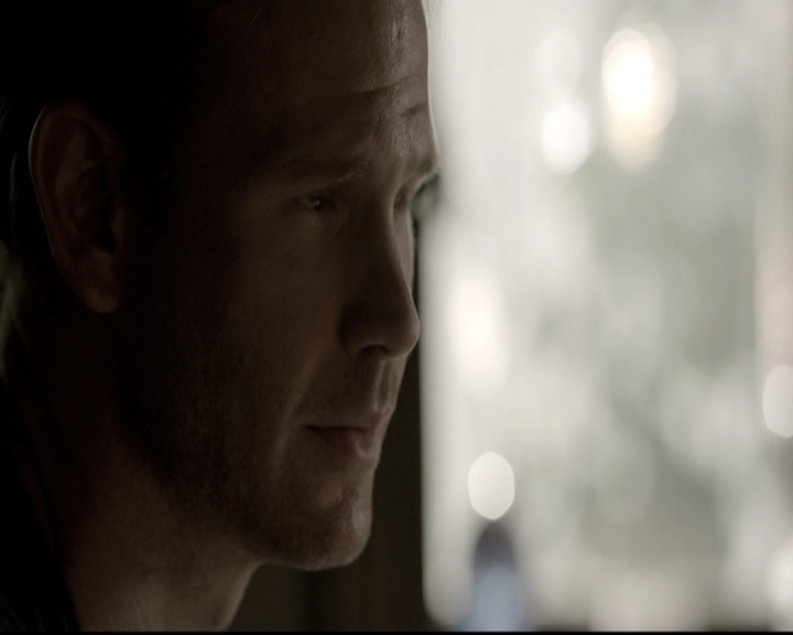 VampireDiariesWorld-dot-nl_6x02YellowLedbetter0465.jpg