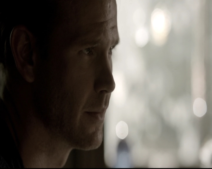 VampireDiariesWorld-dot-nl_6x02YellowLedbetter0466.jpg