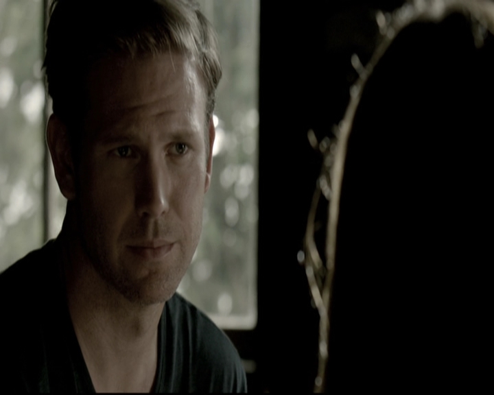 VampireDiariesWorld-dot-nl_6x02YellowLedbetter0468.jpg