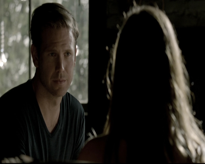 VampireDiariesWorld-dot-nl_6x02YellowLedbetter0475.jpg