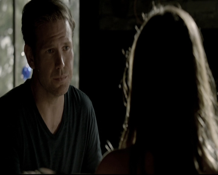 VampireDiariesWorld-dot-nl_6x02YellowLedbetter0480.jpg