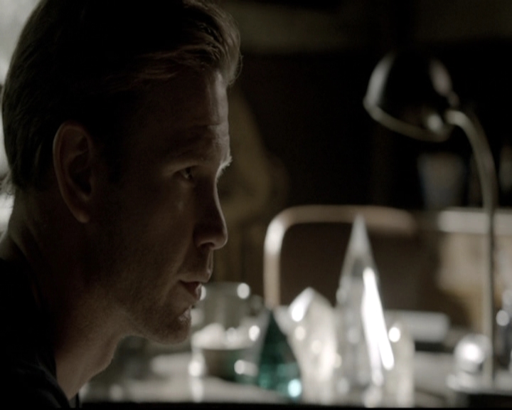 VampireDiariesWorld-dot-nl_6x02YellowLedbetter0485.jpg
