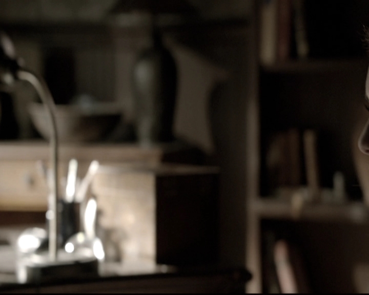 VampireDiariesWorld-dot-nl_6x02YellowLedbetter0487.jpg