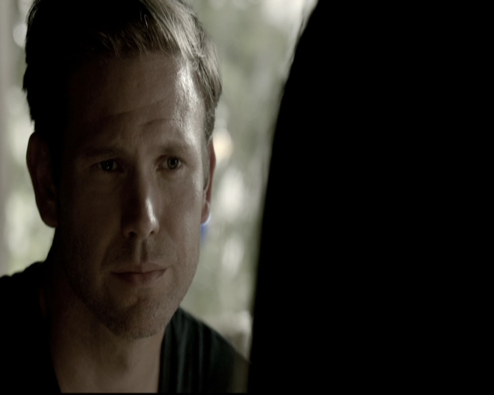 VampireDiariesWorld-dot-nl_6x02YellowLedbetter0543.jpg
