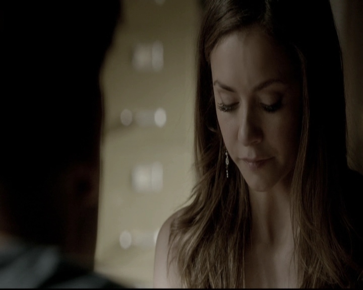 VampireDiariesWorld-dot-nl_6x02YellowLedbetter0546.jpg