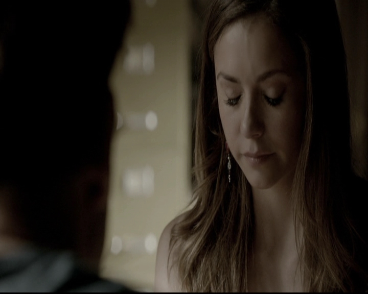 VampireDiariesWorld-dot-nl_6x02YellowLedbetter0547.jpg