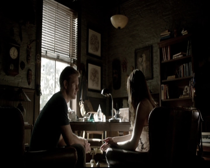 VampireDiariesWorld-dot-nl_6x02YellowLedbetter0549.jpg