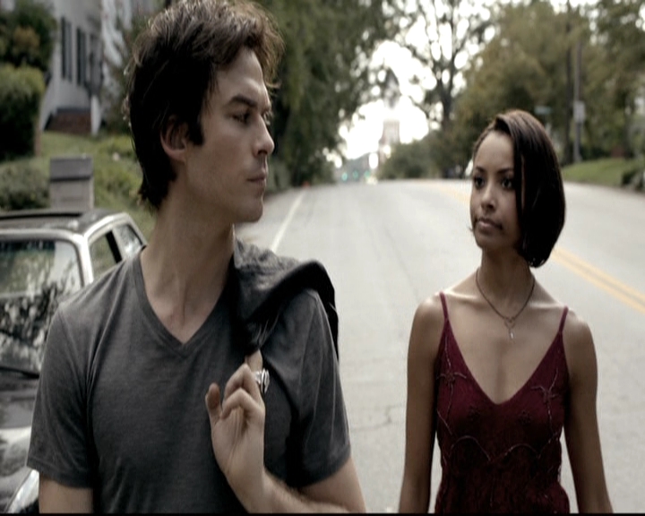 VampireDiariesWorld-dot-nl_6x02YellowLedbetter0558.jpg