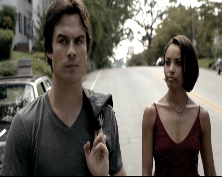 VampireDiariesWorld-dot-nl_6x02YellowLedbetter0559.jpg