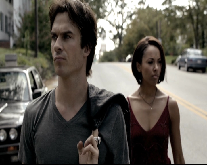 VampireDiariesWorld-dot-nl_6x02YellowLedbetter0561.jpg