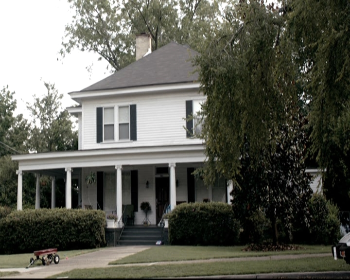 VampireDiariesWorld-dot-nl_6x02YellowLedbetter0571.jpg