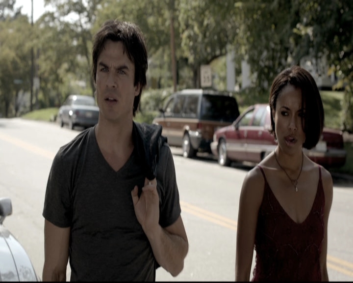 VampireDiariesWorld-dot-nl_6x02YellowLedbetter0577.jpg