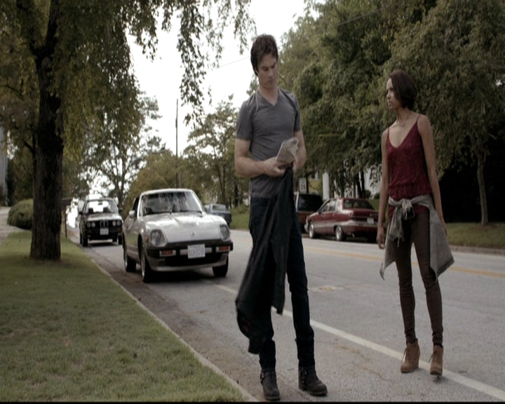 VampireDiariesWorld-dot-nl_6x02YellowLedbetter0583.jpg
