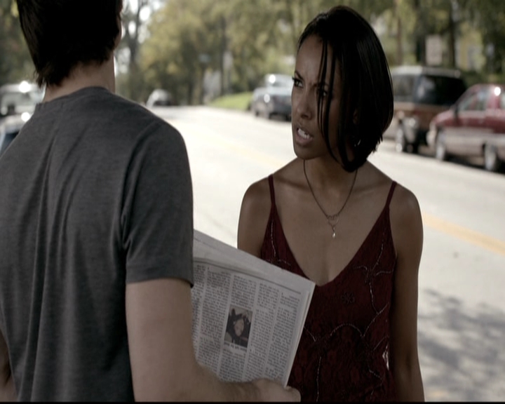 VampireDiariesWorld-dot-nl_6x02YellowLedbetter0604.jpg