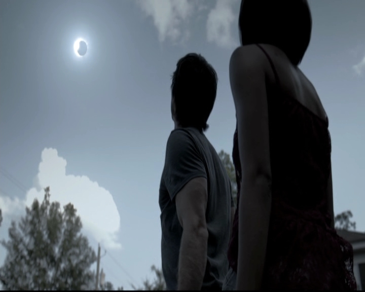 VampireDiariesWorld-dot-nl_6x02YellowLedbetter0614.jpg