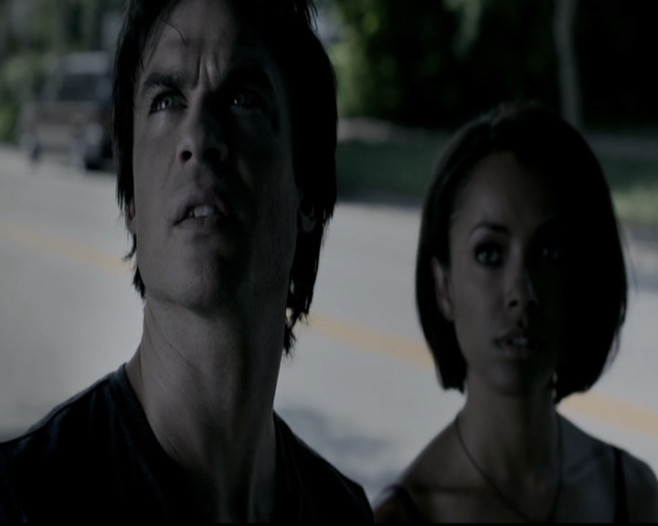 VampireDiariesWorld-dot-nl_6x02YellowLedbetter0620.jpg