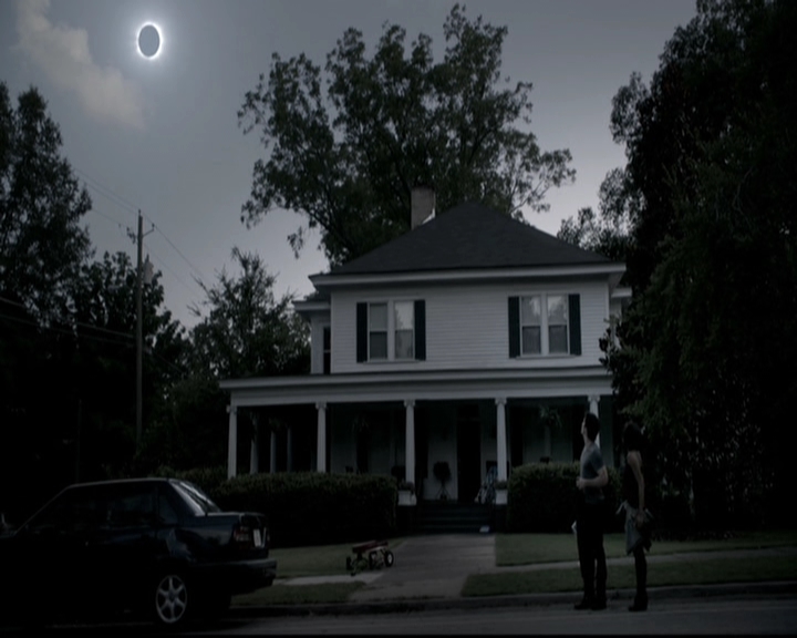 VampireDiariesWorld-dot-nl_6x02YellowLedbetter0623.jpg