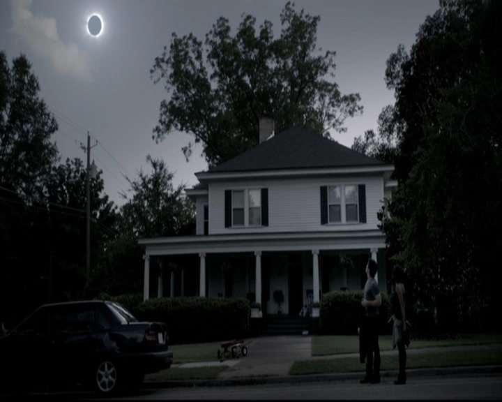 VampireDiariesWorld-dot-nl_6x02YellowLedbetter0624.jpg