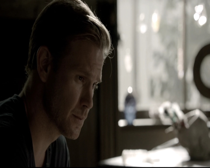 VampireDiariesWorld-dot-nl_6x02YellowLedbetter0656.jpg