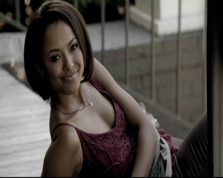 VampireDiariesWorld-dot-nl_6x02YellowLedbetter0693.jpg