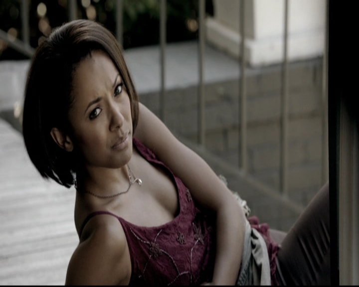 VampireDiariesWorld-dot-nl_6x02YellowLedbetter0696.jpg