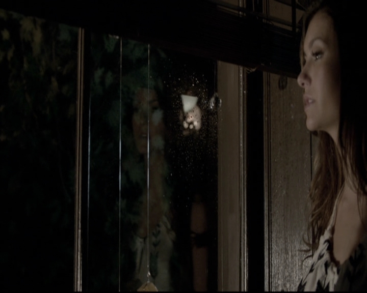 VampireDiariesWorld-dot-nl_6x02YellowLedbetter1210.jpg