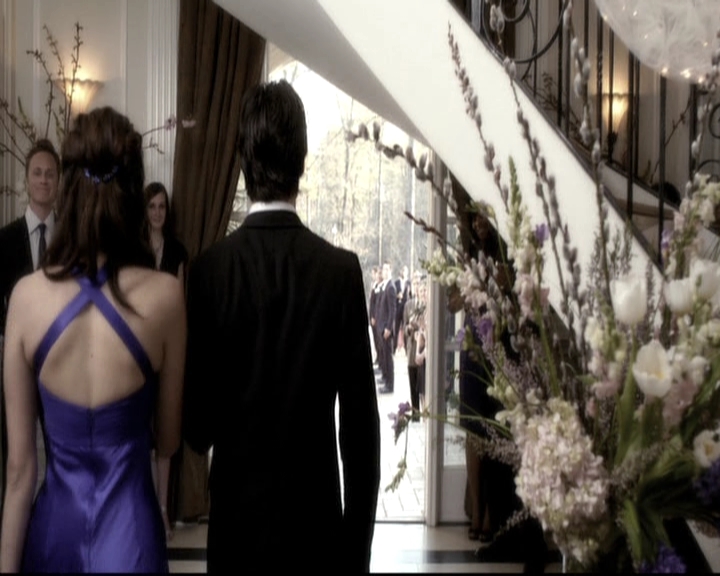 VampireDiariesWorld-dot-nl_6x02YellowLedbetter1220.jpg