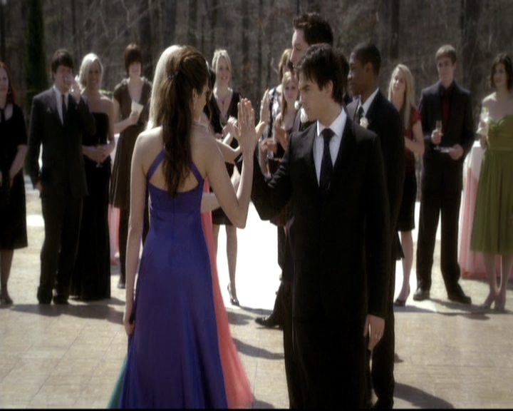 VampireDiariesWorld-dot-nl_6x02YellowLedbetter1226.jpg