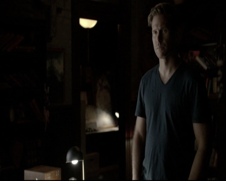 VampireDiariesWorld-dot-nl_6x02YellowLedbetter1230.jpg
