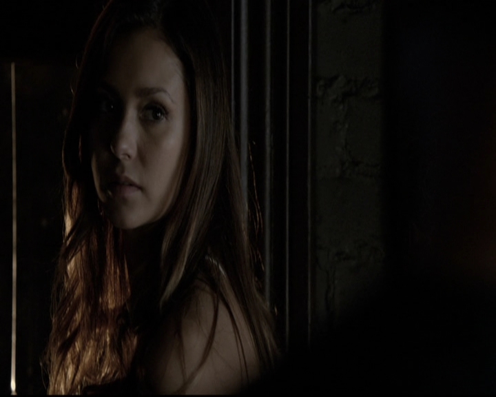 VampireDiariesWorld-dot-nl_6x02YellowLedbetter1233.jpg