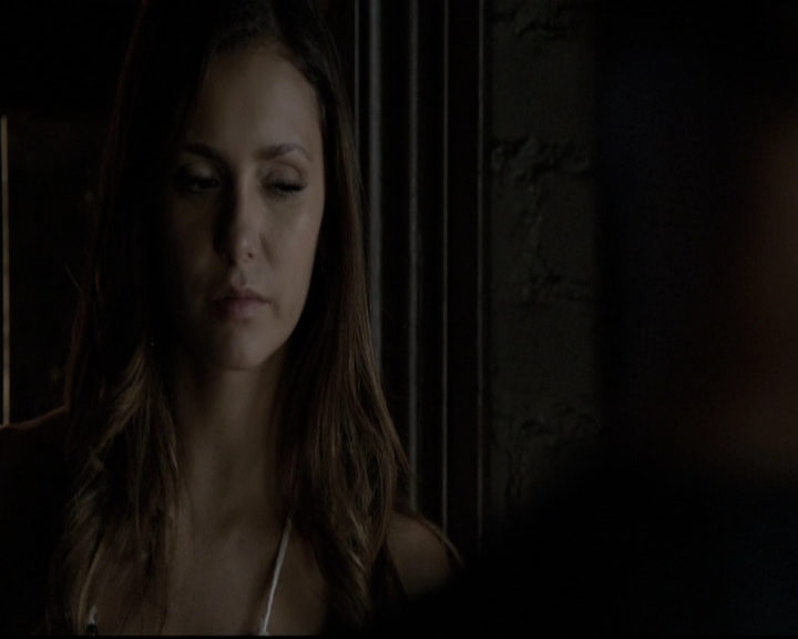 VampireDiariesWorld-dot-nl_6x02YellowLedbetter1235.jpg