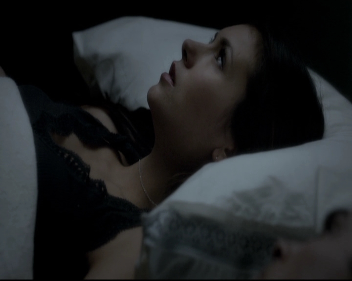 VampireDiariesWorld-dot-nl_6x02YellowLedbetter1287.jpg