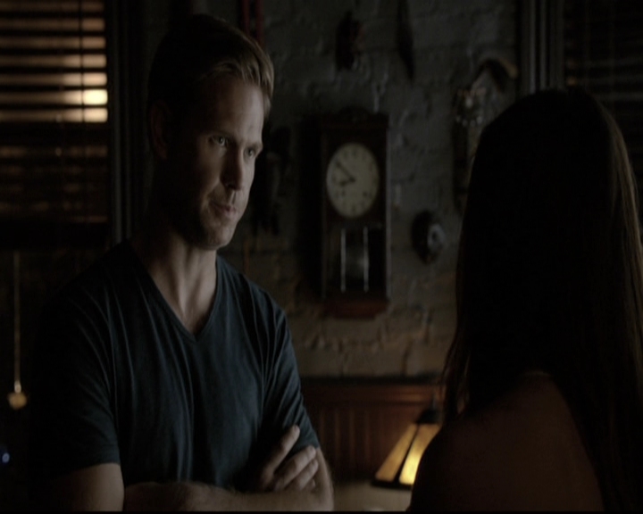 VampireDiariesWorld-dot-nl_6x02YellowLedbetter1293.jpg