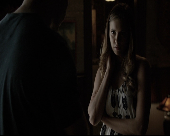 VampireDiariesWorld-dot-nl_6x02YellowLedbetter1300.jpg