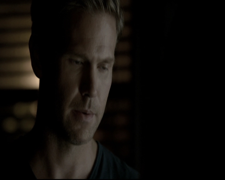 VampireDiariesWorld-dot-nl_6x02YellowLedbetter1308.jpg
